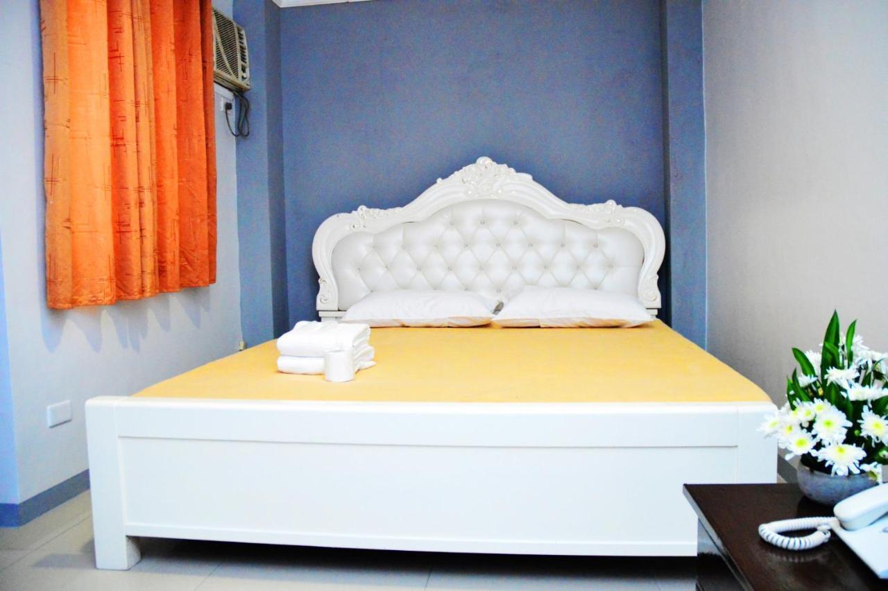 Elti Condotel By Bluebookers Angeles Exterior photo